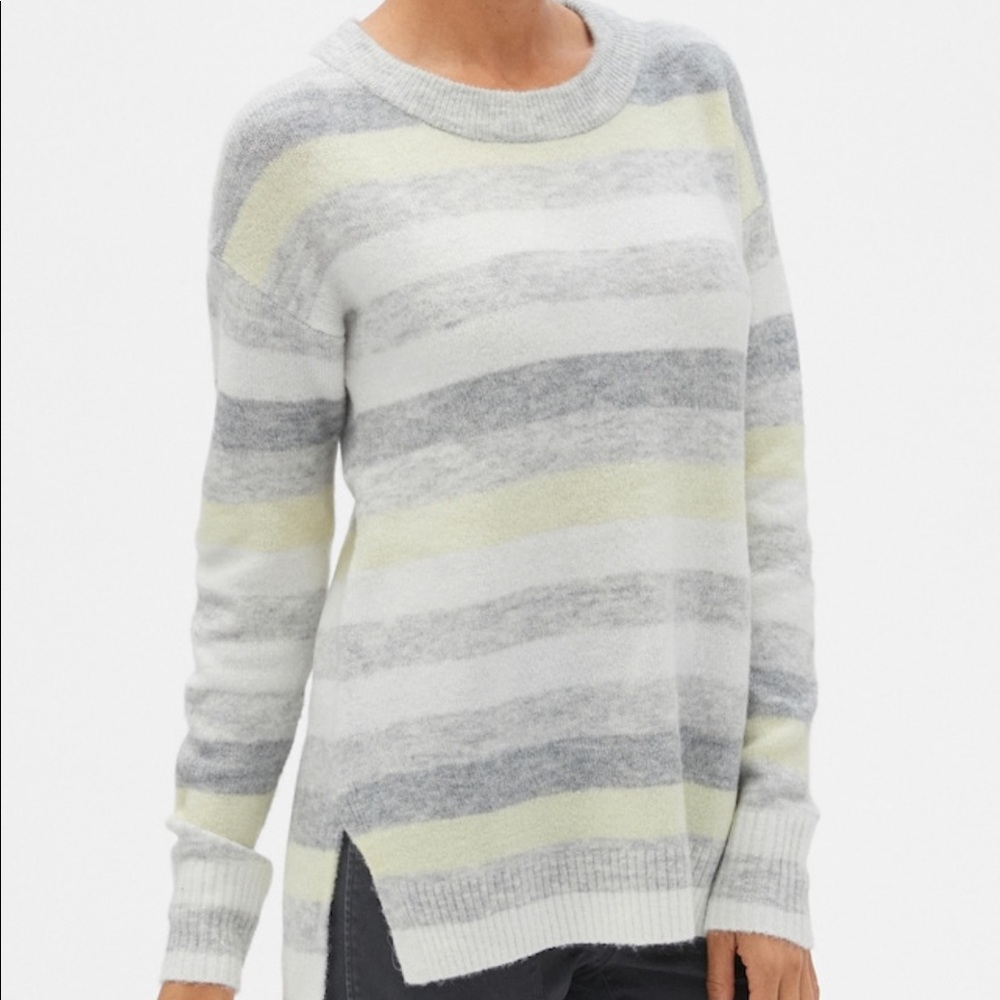 Gap Women’s Medium Crewneck Sweater